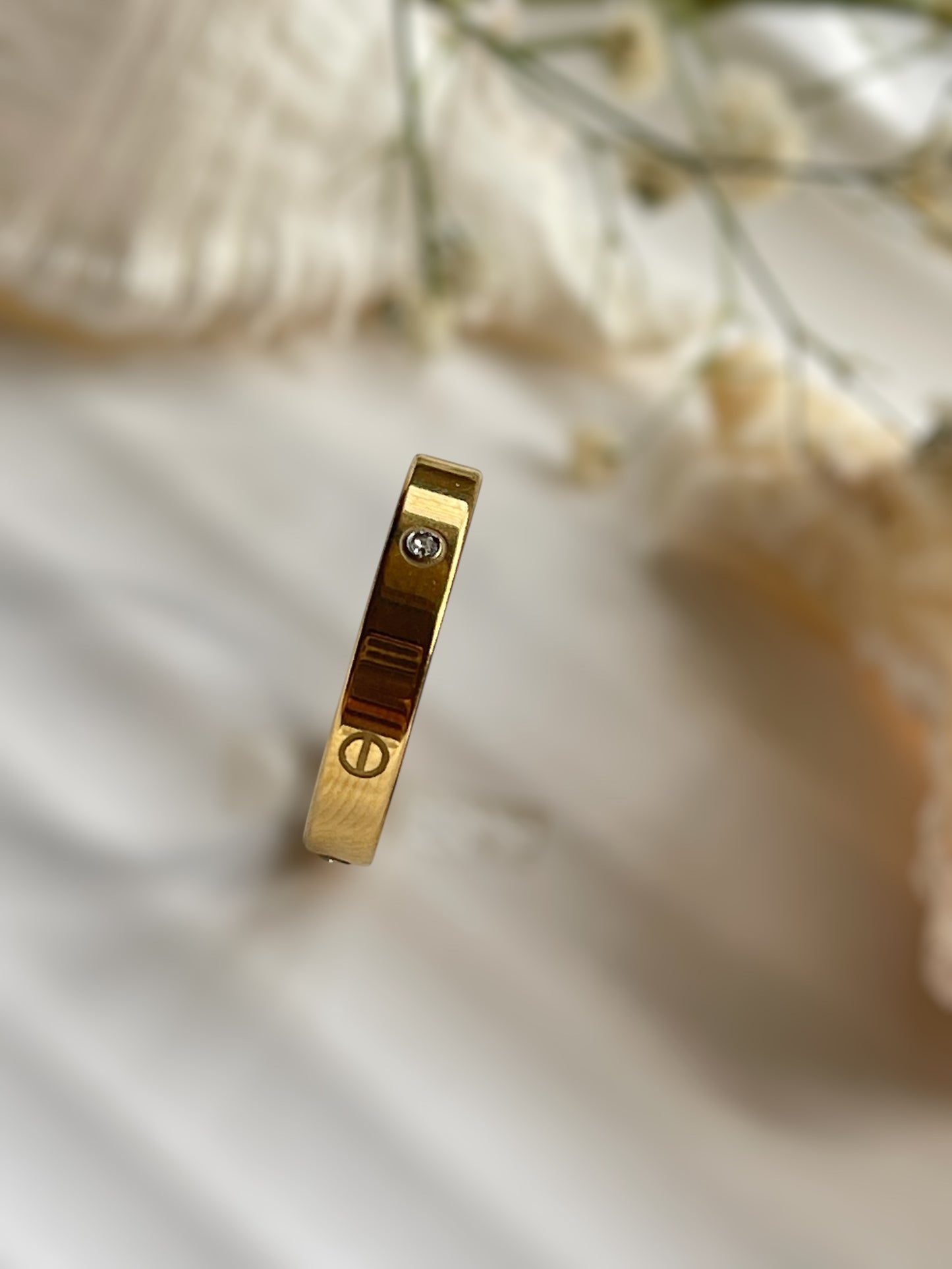 Sleek Starlit Ring (Gold)