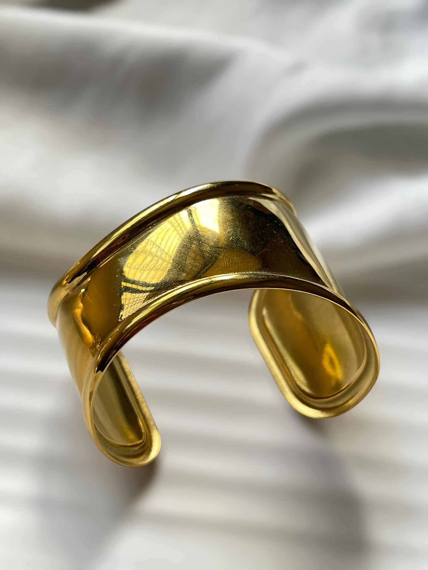 18k Arc Cuff Bracelet