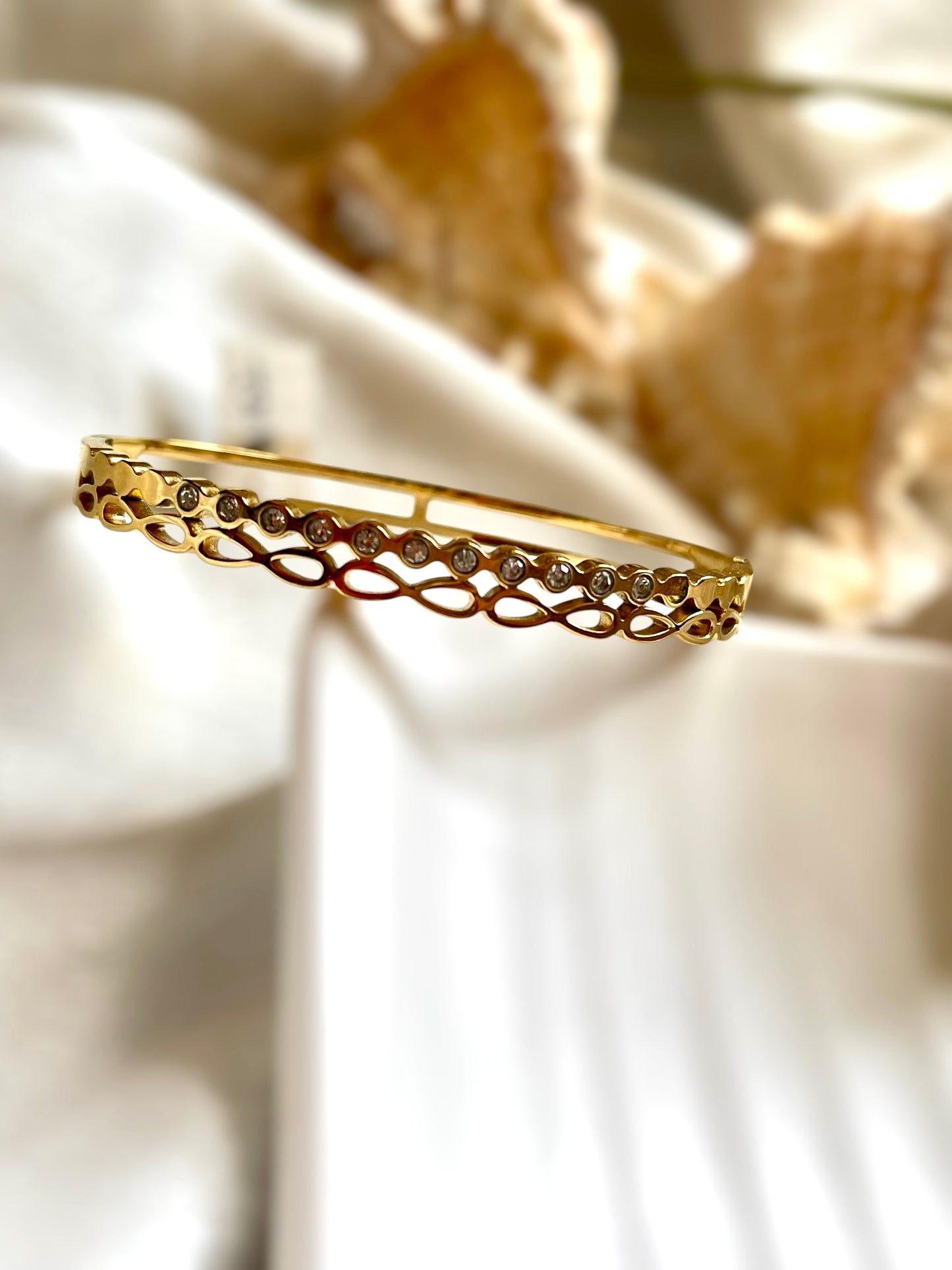 Infinityloop Cuff Bracelet