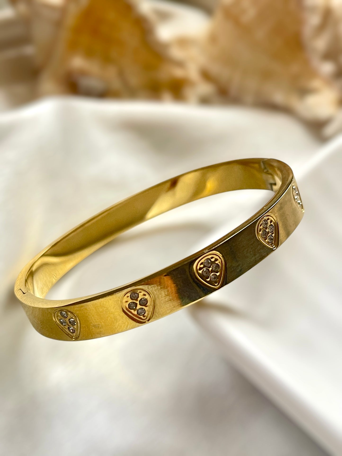 Dune Hug Cuff Bracelet