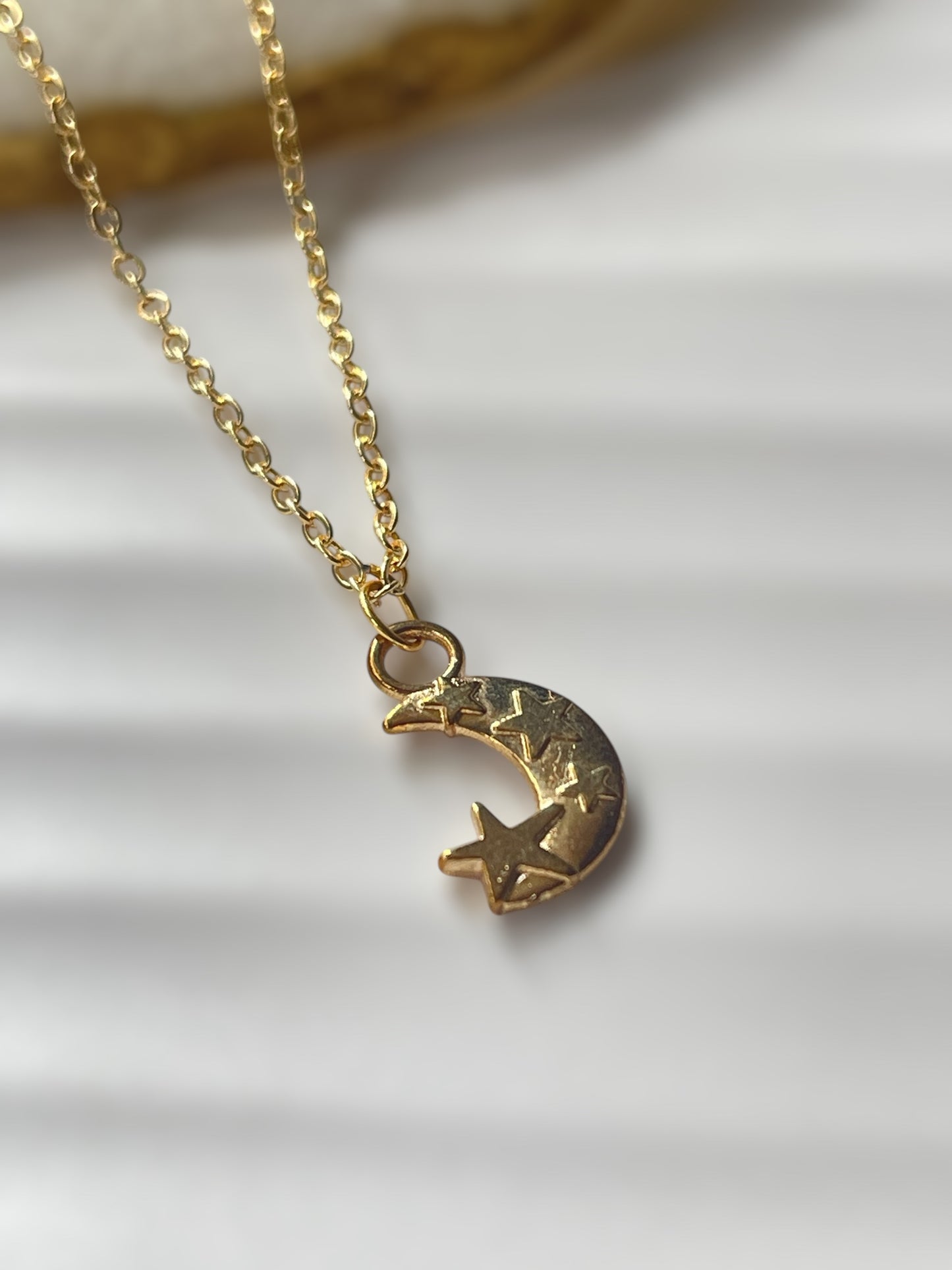 Moon Curved Necklace