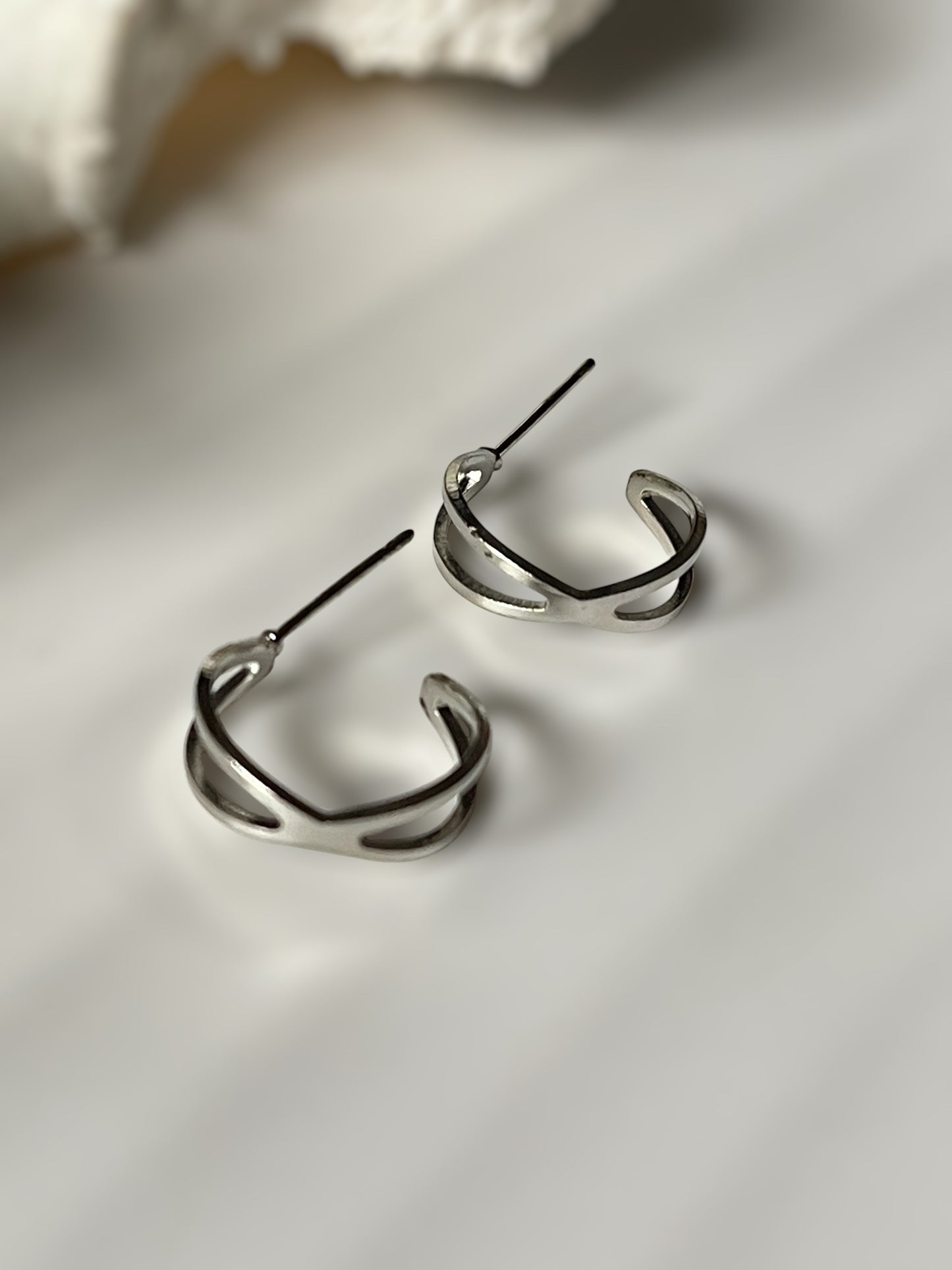 Sunlit pair of 9 earrings