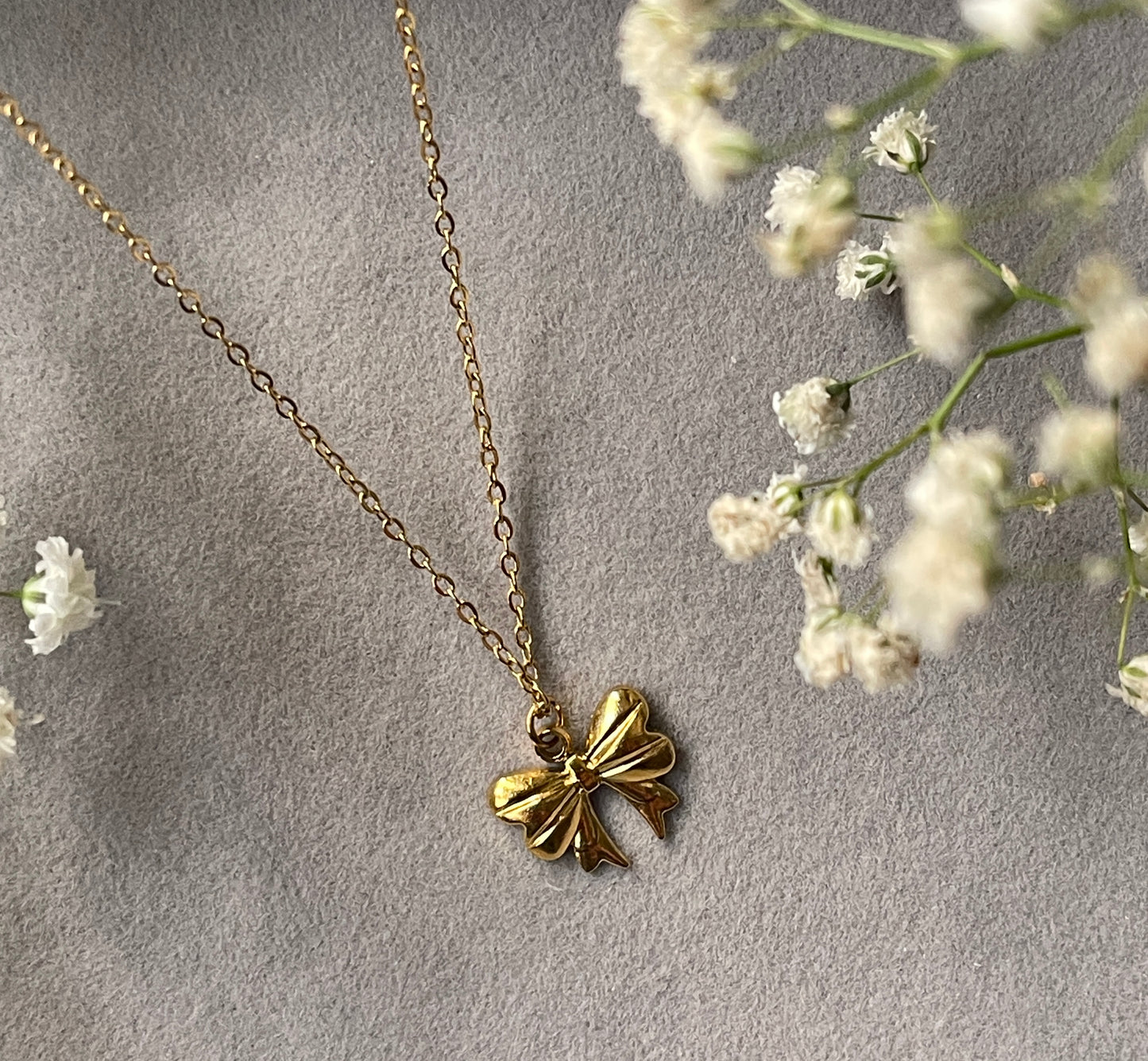 Bow Necklace