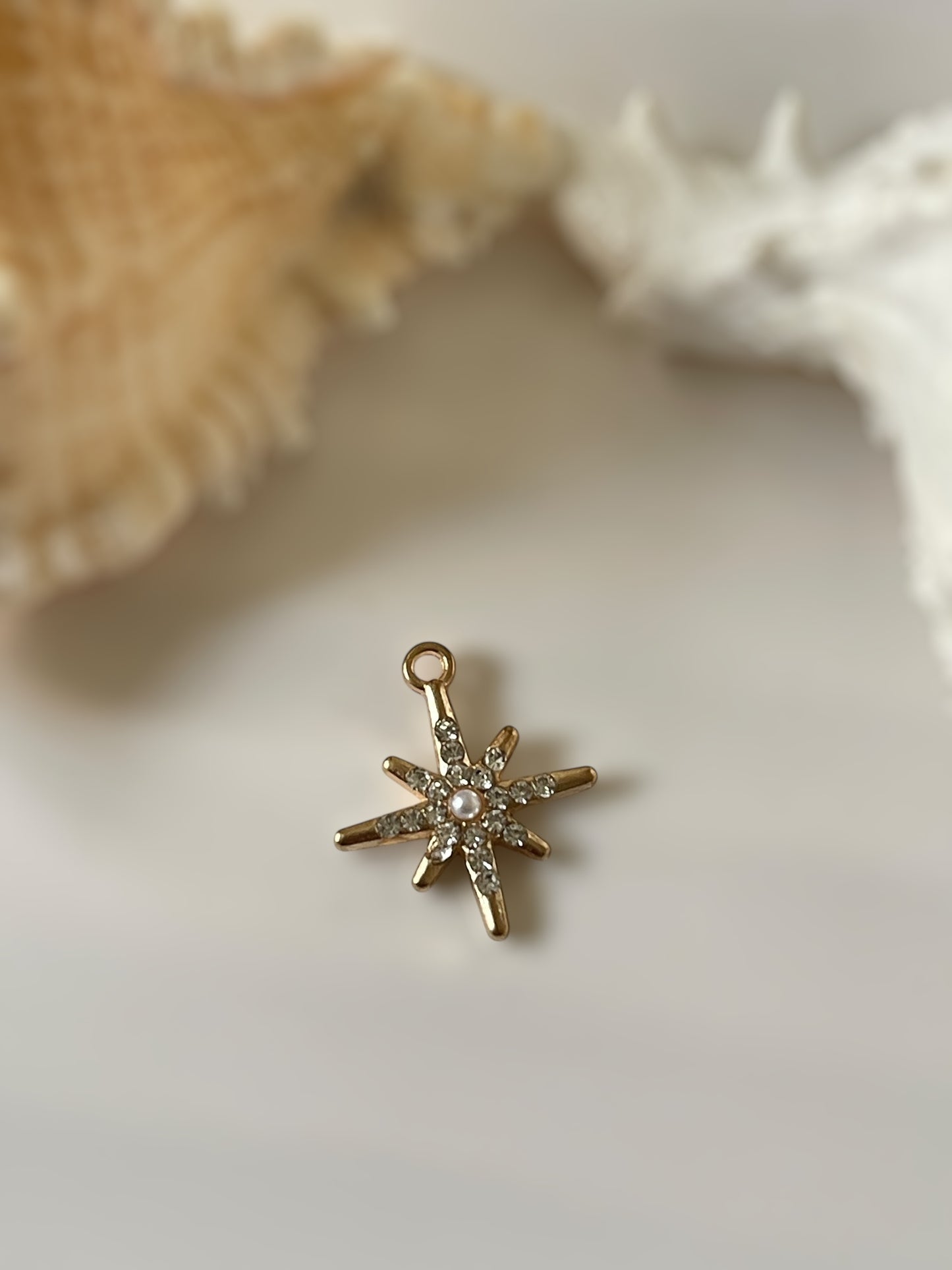 Personalise jewellery with charms (Golden Theme)