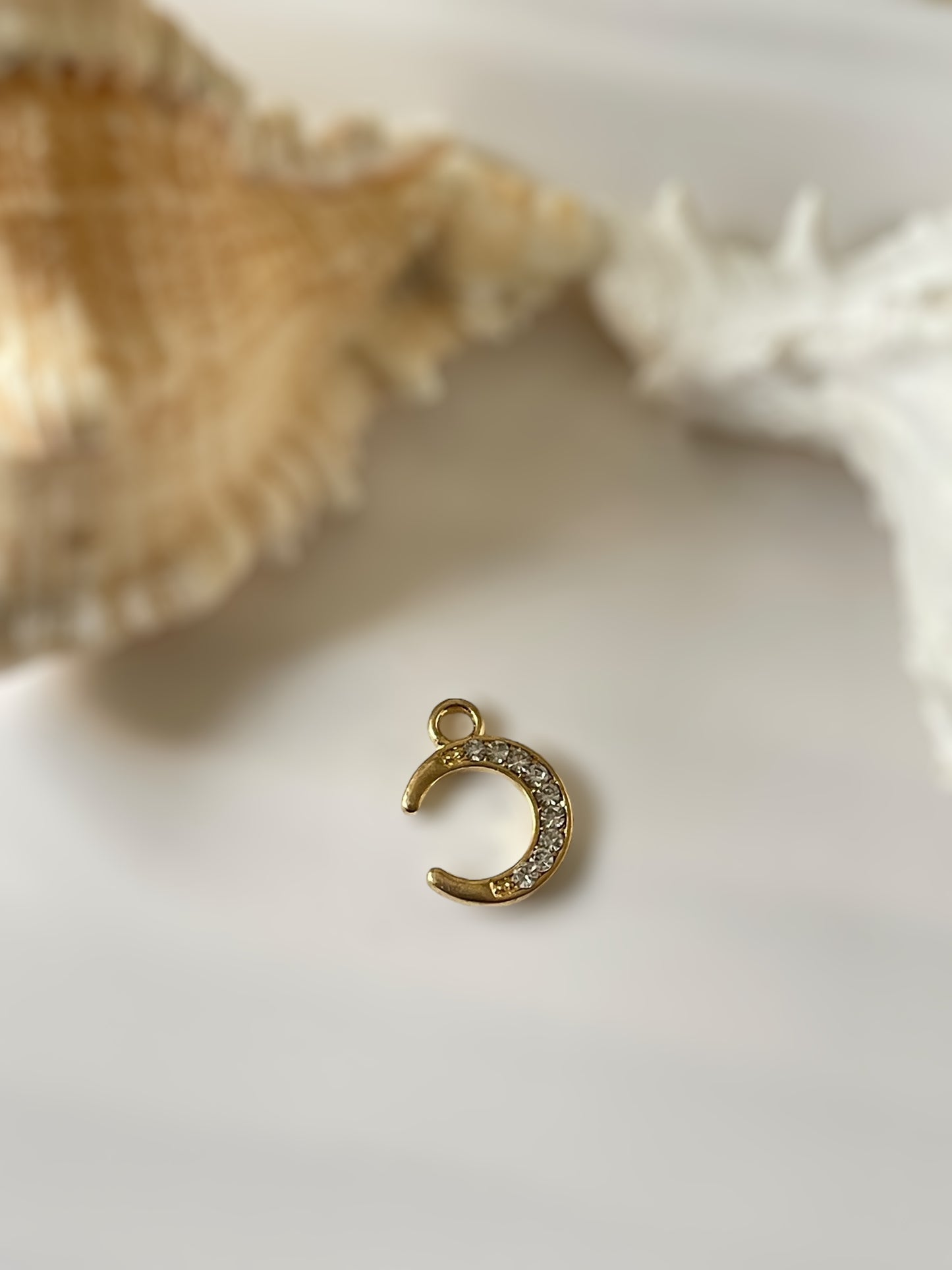 Personalise jewellery with charms (Golden Theme)