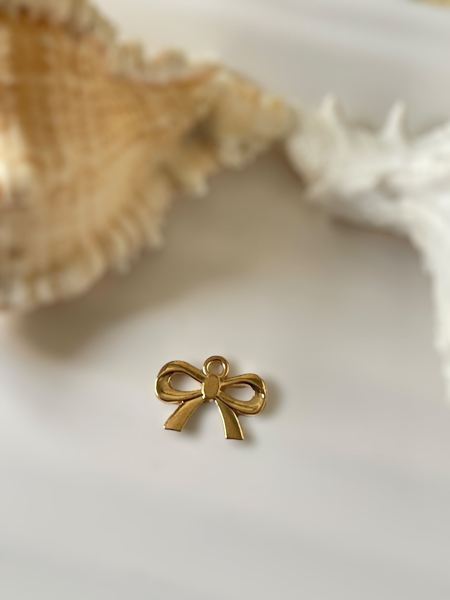 Personalise jewellery with charms (Golden Theme)