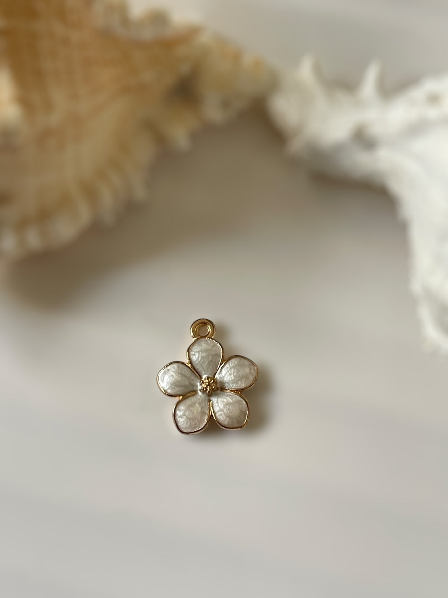 Personalise jewellery with charms (White theme)