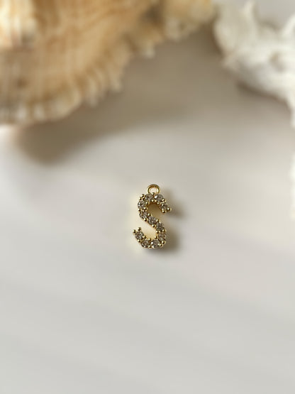 Personlaise your jewellery with diamond initials