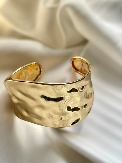 Noir Knock Cuff Bracelet