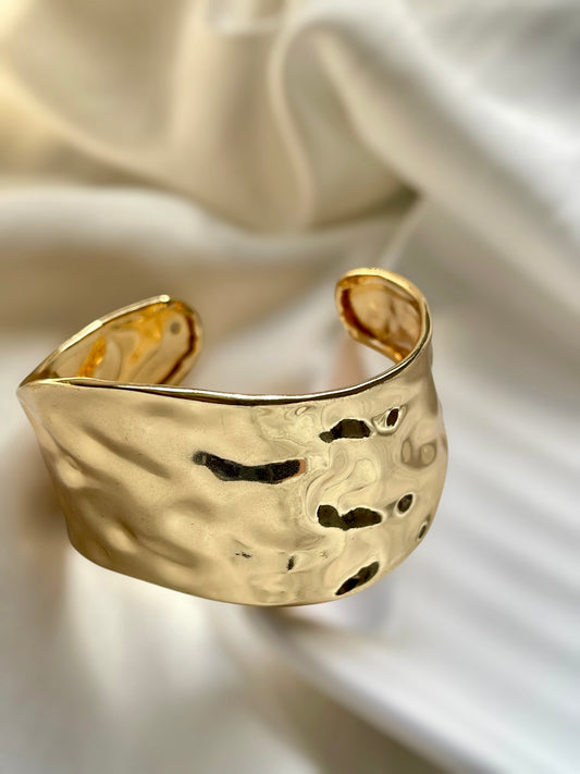 Noir Knock Cuff Bracelet