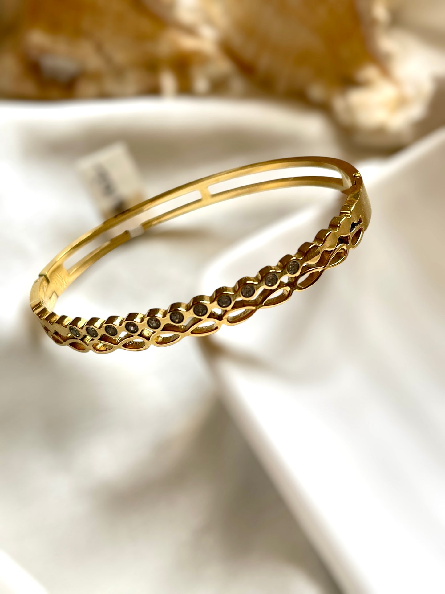 Infinityloop Cuff Bracelet