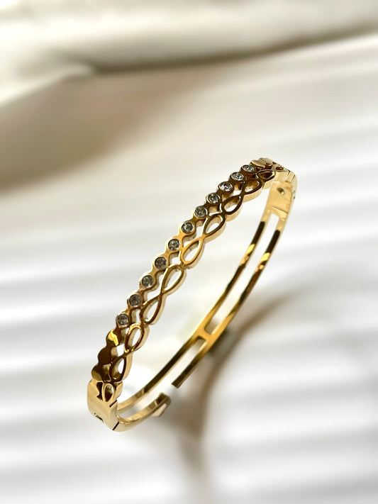Infinityloop Cuff Bracelet