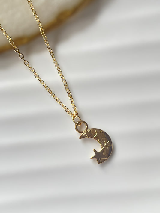 Moon Curved Necklace