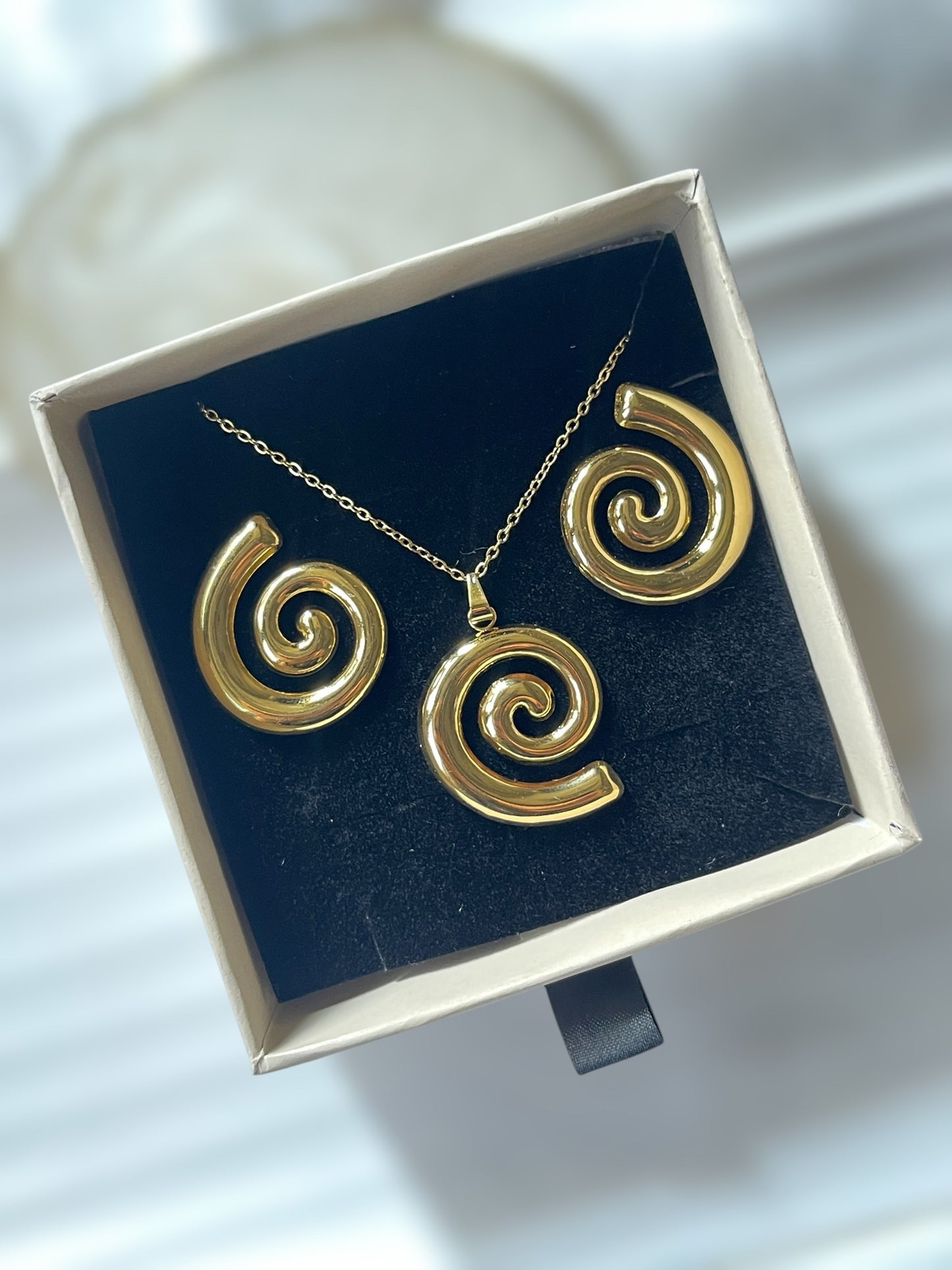 Amoura Gift set