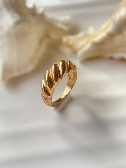 Croissant Ring