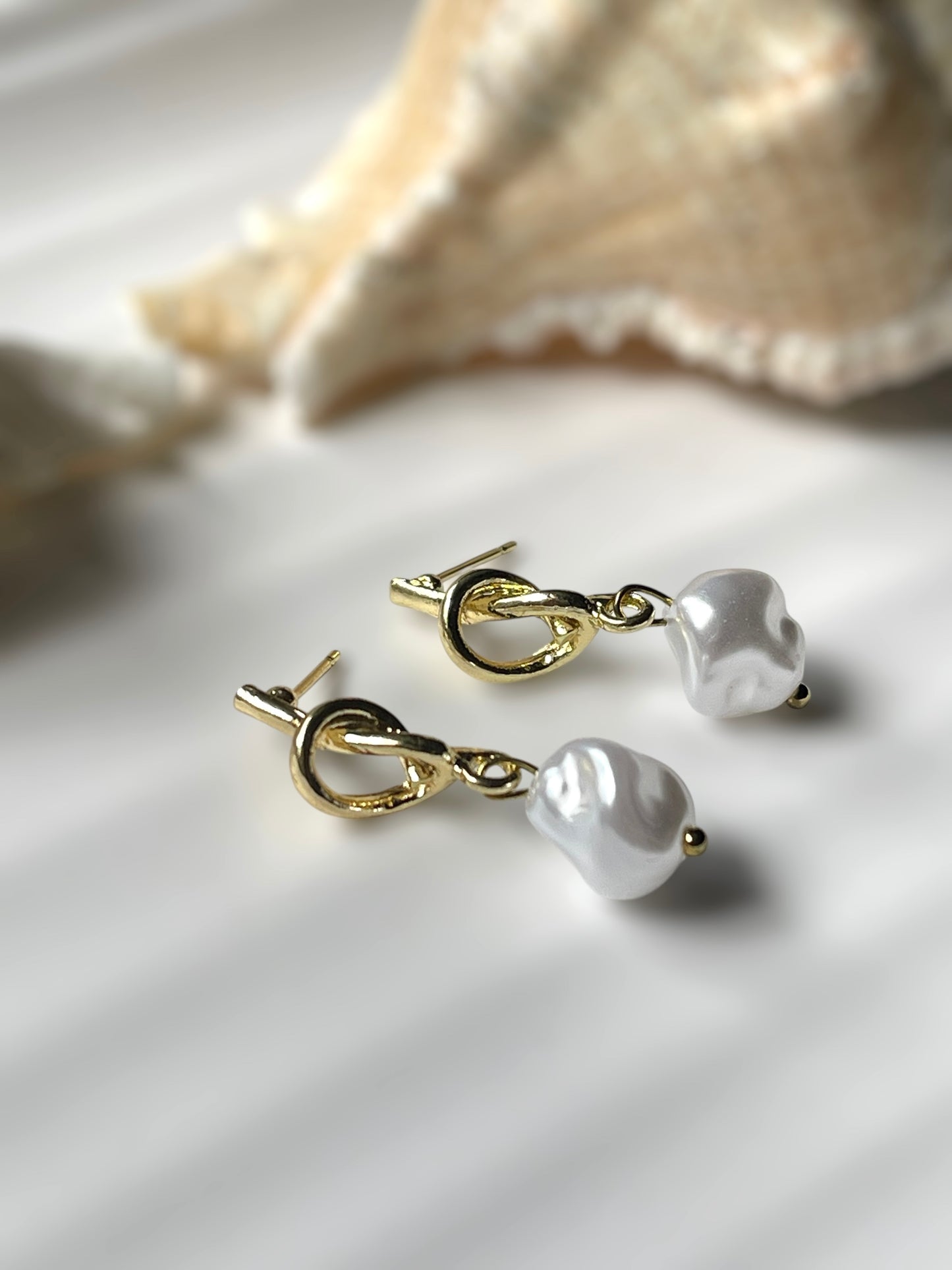 Knot Pearl Earrings