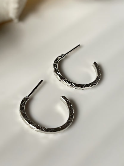 Sunlit pair of 9 earrings