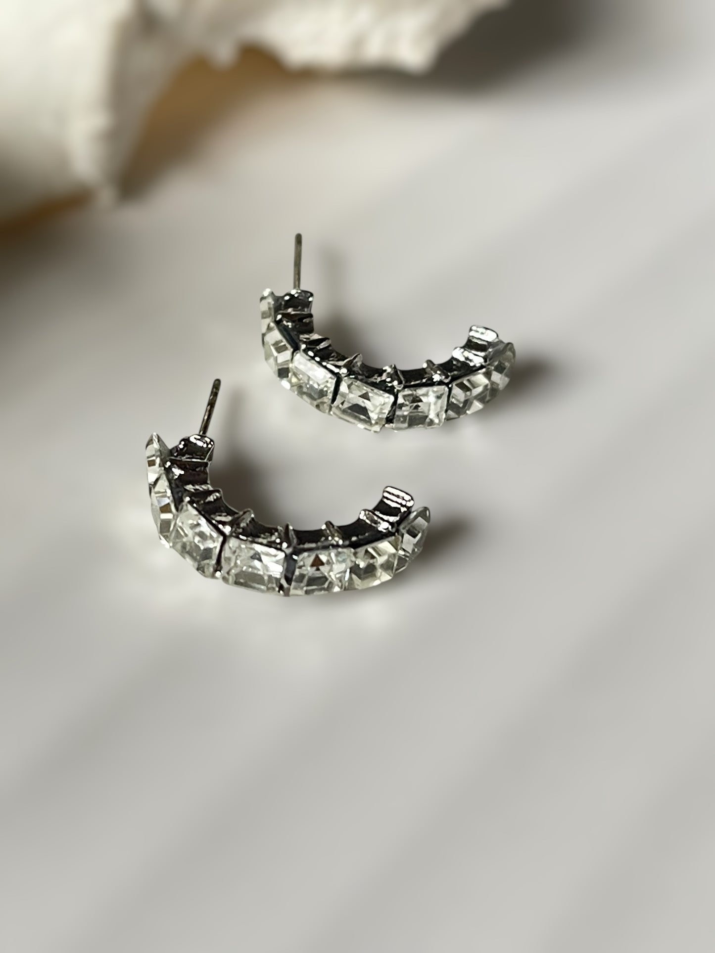 Sunlit pair of 9 earrings