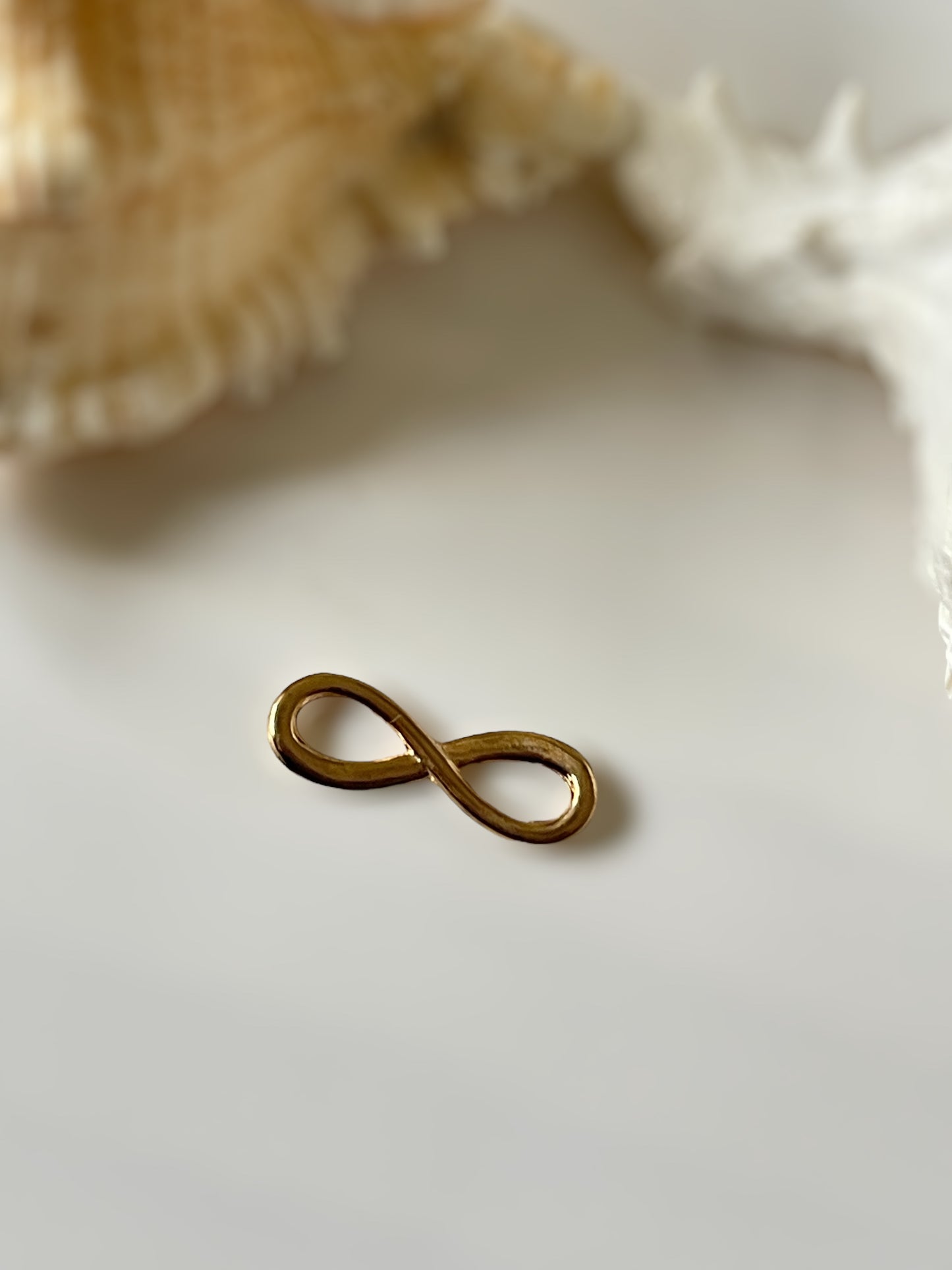 Personalise jewellery with charms (Golden Theme)